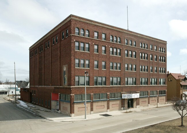 1862 W Fond du Lac Ave in Milwaukee, WI - Building Photo - Building Photo