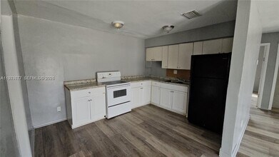 374 NW 31st Ave in Fort Lauderdale, FL - Building Photo - Building Photo