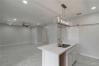 5404 N Crown Point in Pharr, TX - Building Photo - Building Photo
