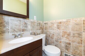 32 Bristol Ct in Stafford, VA - Foto de edificio - Building Photo