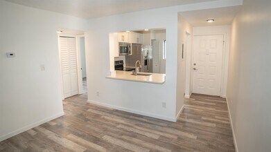 136 NW 60th Ave, Unit 7-2 in Margate, FL - Foto de edificio - Building Photo
