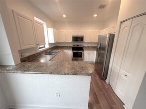 11219 SW 236 Ln in Homestead, FL - Foto de edificio - Building Photo