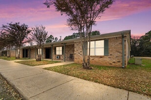 Swan Creek Apartments in Athens, AL - Building Photo