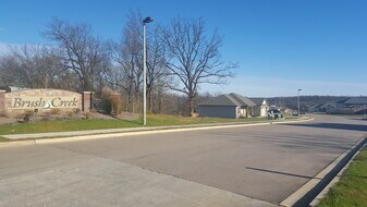 118 Brush Creek Pkwy in St. Robert, MO - Building Photo