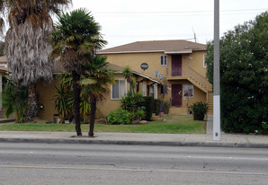 1324-1326 Centinela Ave Apartments