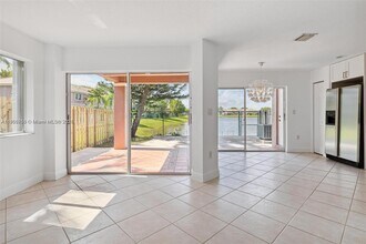 16502 SW 68th Terrace in Miami, FL - Building Photo - Building Photo