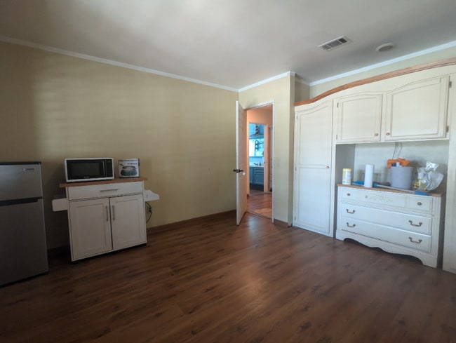 13690 Westward Dr in Fontana, CA - Foto de edificio - Building Photo