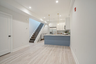 2335 Wharton St in Philadelphia, PA - Foto de edificio - Building Photo