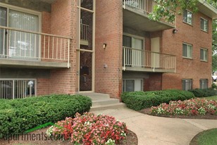 Parkway Plaza Apartments