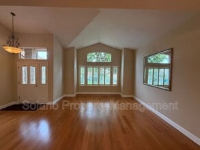 685 Hillcrest Cir in Vacaville, CA - Building Photo - Building Photo