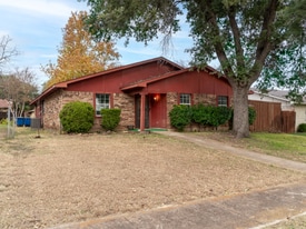 7117 Chinaberry Rd in Dallas, TX - Building Photo