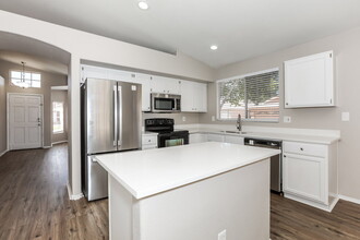 154 W Melody Ct in Gilbert, AZ - Building Photo - Building Photo
