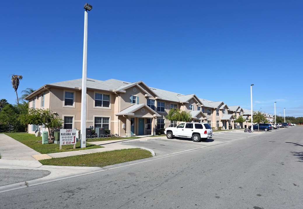 Esperanza Place in Immokalee, FL - Foto de edificio