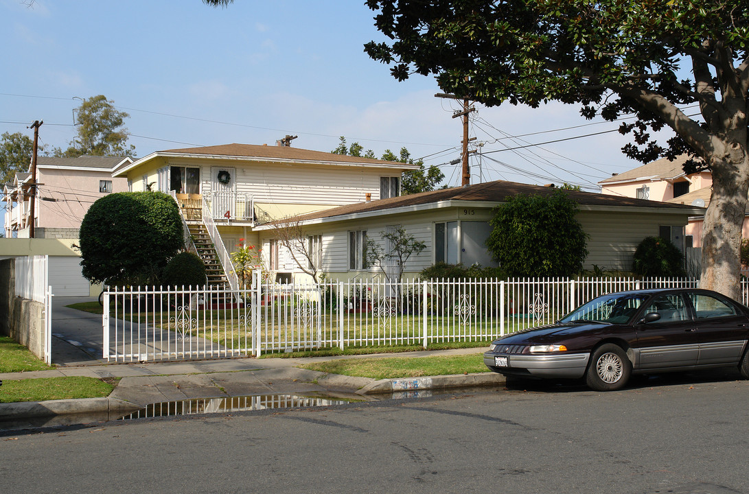 915 S Kenwood Ave in Inglewood, CA - Building Photo