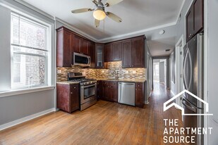 2110 W Division St, Unit 3F in Chicago, IL - Building Photo