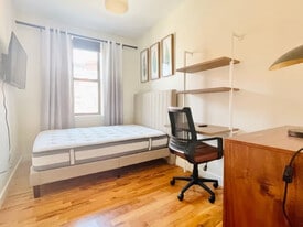 Furnished room/NOT APARTMENT, Unit 5 in Brooklyn, NY - Building Photo
