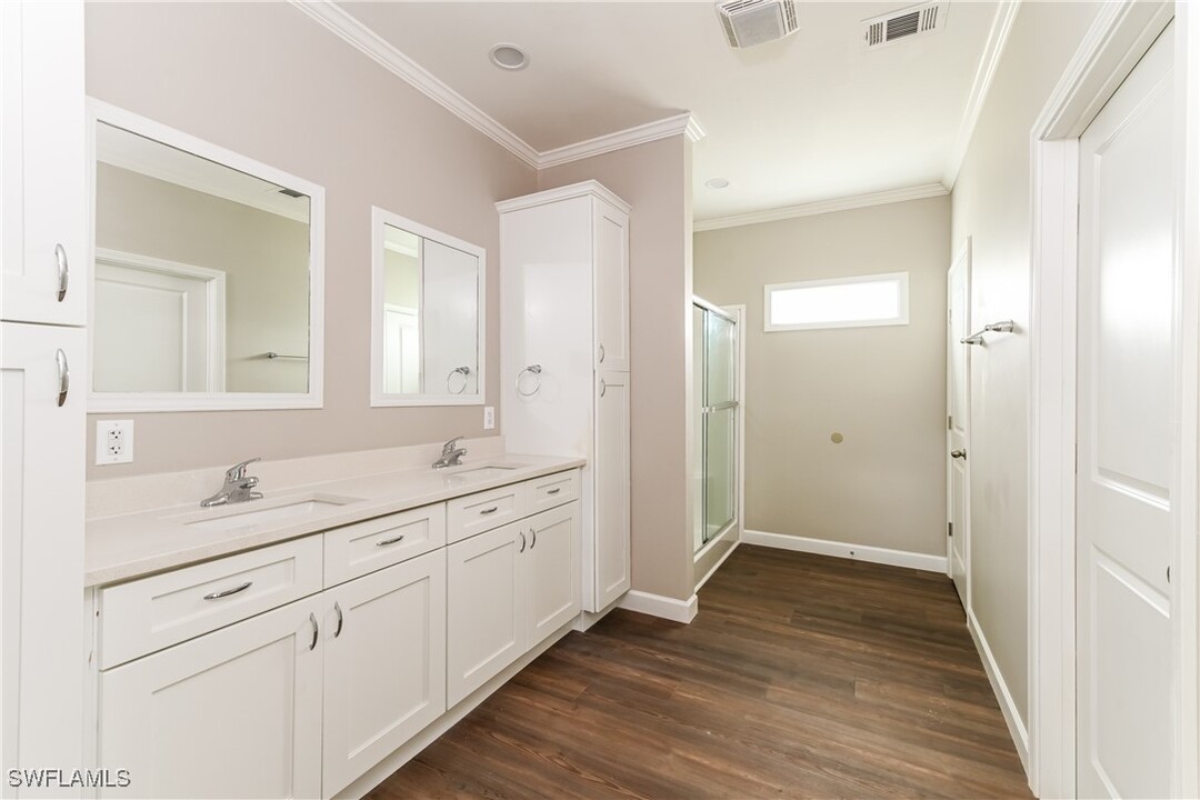 1115 Morton St E in Lehigh Acres, FL - Foto de edificio