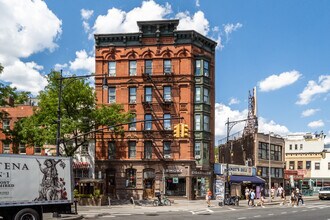 61 Grove St in New York, NY - Foto de edificio - Building Photo