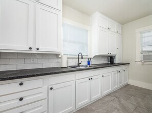 1121 E Hedges Ave in Fresno, CA - Building Photo - Building Photo