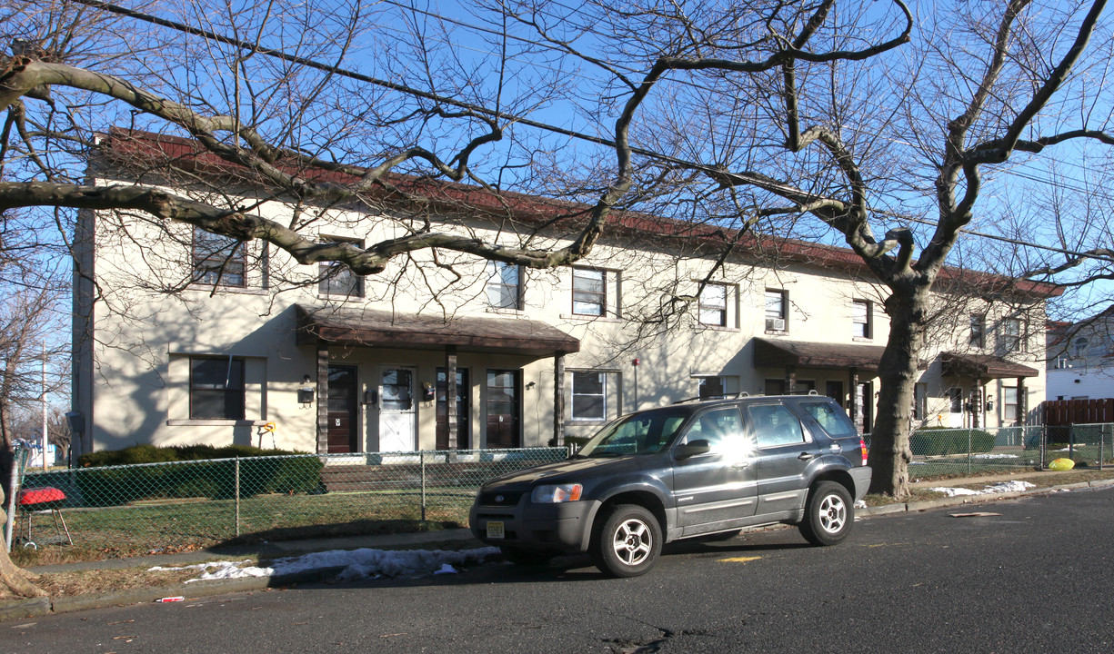 9 W End Ct in Long Branch, NJ - Foto de edificio