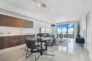 2960 NE 207th St in Aventura, FL - Building Photo