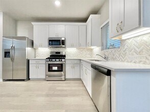 2415 Lakey Cv in Leander, TX - Foto de edificio - Building Photo