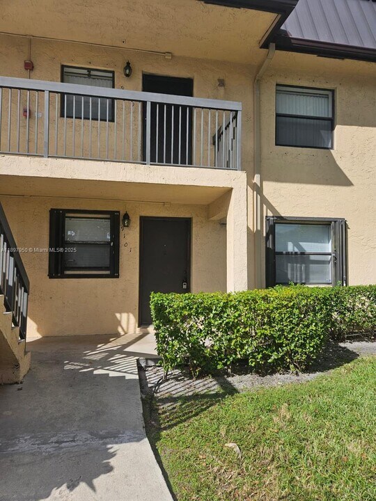 9101 NW 1st Ct in Pembroke Pines, FL - Building Photo
