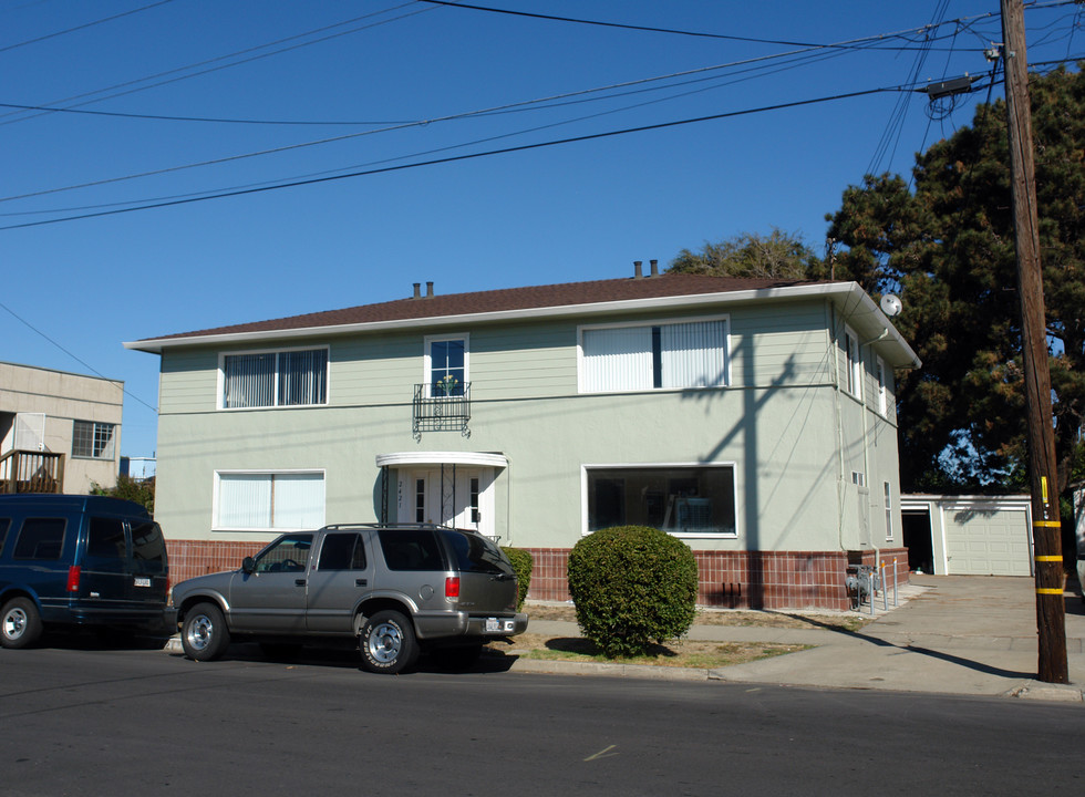 2421 Lowell Ave in Richmond, CA - Building Photo