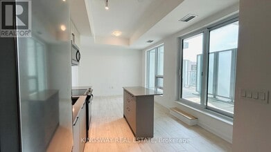 500 Plains Rd E in Burlington, ON - Building Photo - Building Photo