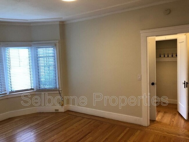 4018 Broadway in Oakland, CA - Building Photo - Building Photo