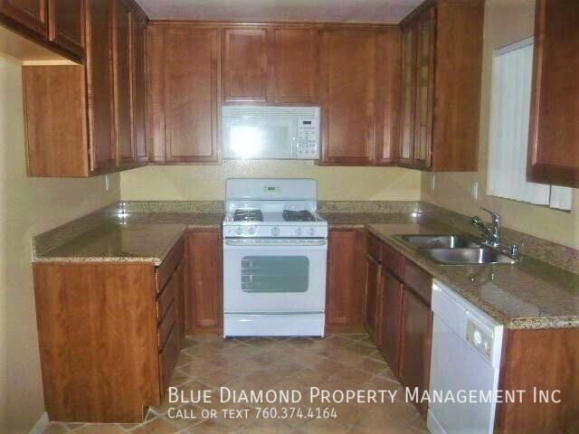 530 Calle Montecito in Oceanside, CA - Building Photo - Building Photo