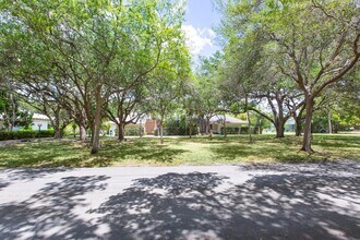 6255 SW 99th Terrace in Miami, FL - Building Photo - Building Photo