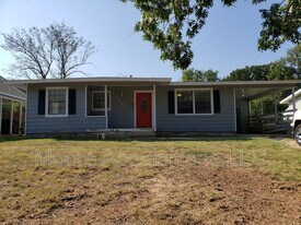 1820 Meadowlark Ln in Denison, TX - Building Photo