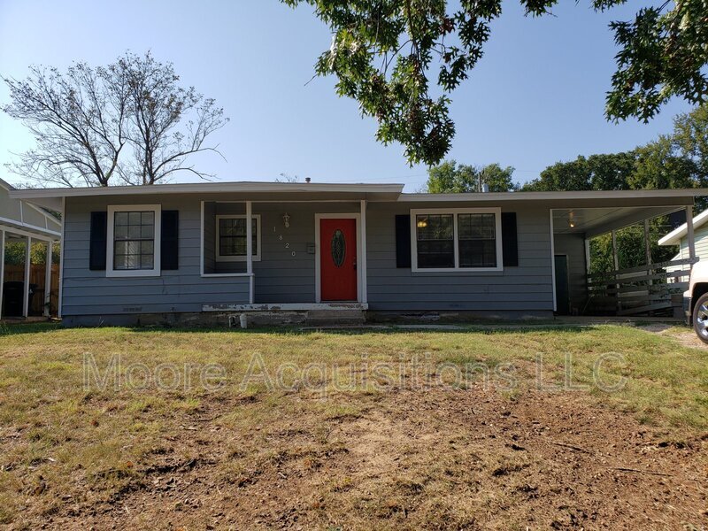 1820 Meadowlark Ln in Denison, TX - Building Photo