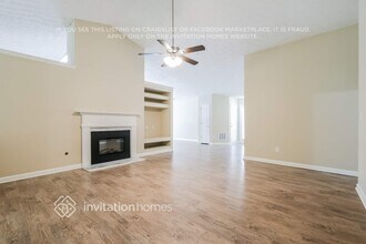 655 Sterling Oaks Dr in Lilburn, GA - Foto de edificio - Building Photo