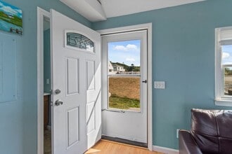 12 Lower County Rd in Dennis, MA - Foto de edificio - Building Photo