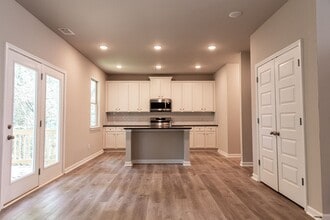 129 McGinnis Cir in Calhoun, GA - Building Photo - Building Photo