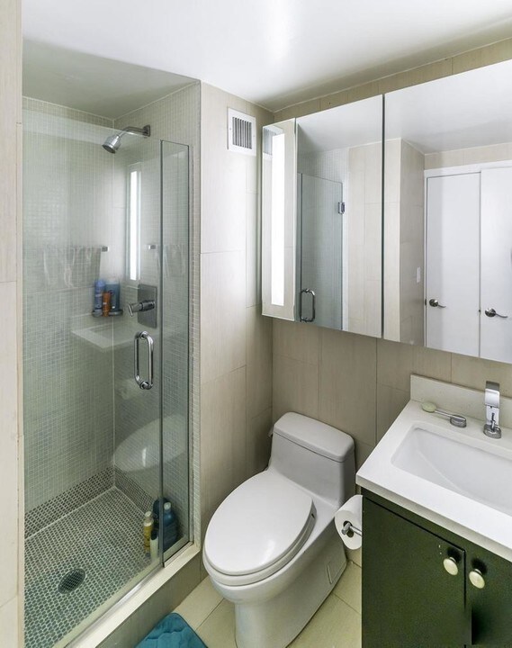 447 W 18th St-Unit -8C in New York, NY - Building Photo