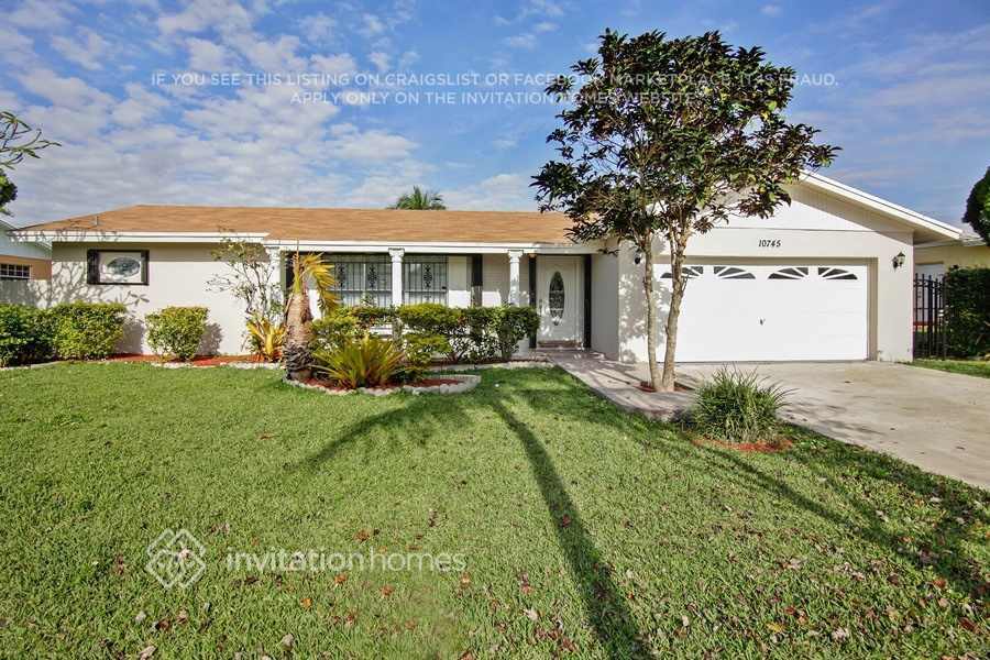 10745 SW 166th Terrace in Miami, FL - Building Photo