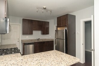 2968 N Ridgeway Ave, Unit 1R in Chicago, IL - Foto de edificio - Building Photo