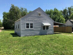 112 N Kansas Ave in Newton, KS - Building Photo - Building Photo