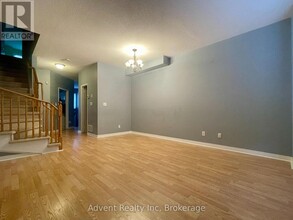 77 Beresford Dr in Richmond Hill, ON - Building Photo - Building Photo