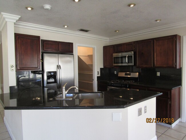 2610 Breckenridge S Cir in Henderson, NV - Building Photo - Building Photo