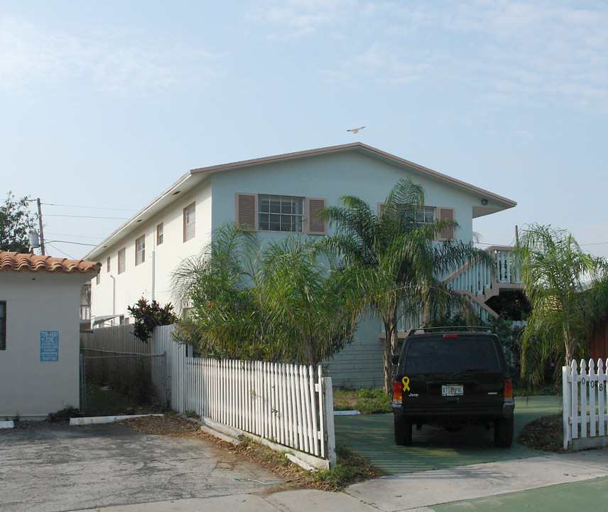 2008 Pierce St in Hollywood, FL - Building Photo