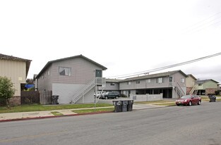 13-19 Gardenia Cir in Salinas, CA - Building Photo