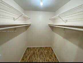 20440 SW 122nd Pl in Miami, FL - Foto de edificio - Building Photo