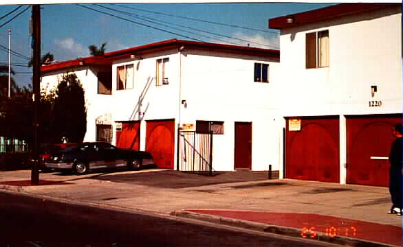 La Corona Apartments in Oceanside, CA - Foto de edificio - Building Photo