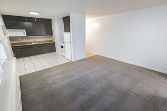 2150 Osler St in Regina, SK - Building Photo - Building Photo
