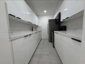 300 W 74th Pl in Hialeah, FL - Building Photo - Building Photo