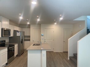 9447 Calm Strm Ave in Las Vegas, NV - Building Photo - Building Photo